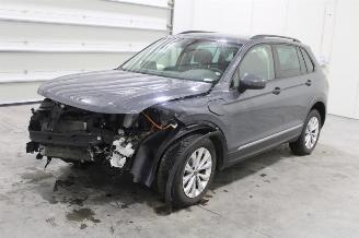 damaged passenger cars Volkswagen Tiguan  2023/9