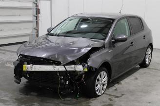 Damaged car Peugeot 308  2020/2