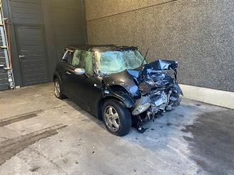 Dezmembrări autoturisme Mini One Mini One/Cooper (R50) Hatchback 2001 / 2007 One Hatchback  Diesel 1.364cc 65kW (88pk) FWD 2006/1