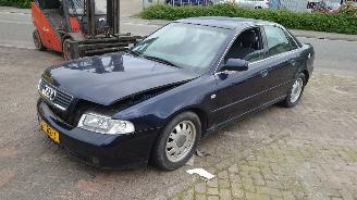 Uttjänta bilar auto Audi A4 1999 B5 2.5 TDI AFB DEY Blauw LZ5L onderdelen 1999/3