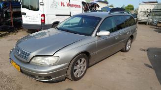 Sloopauto Opel Omega 2003 2.2 16v Z22XE Grijs Z158 onderdelen 2003/1