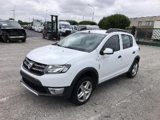 uszkodzony samochody osobowe Dacia Sandero 0.9 STEPWAYH4F408 2016/4