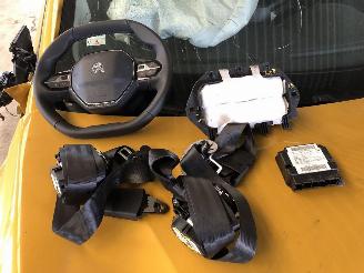 Peugeot 208 1.2 picture 2