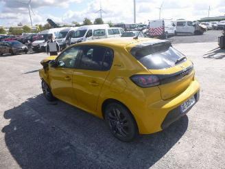 Peugeot 208 1.2 picture 11