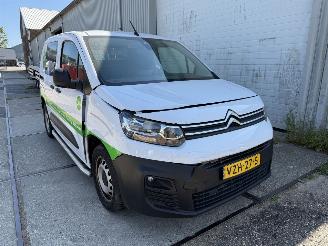 krockskadad bil bedrijf Citroën Berlingo 1.5 BlueHDi 130 Automaat 2023/11